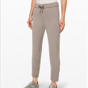 Lululemon On the Fly 7/8 Pants - Woven
